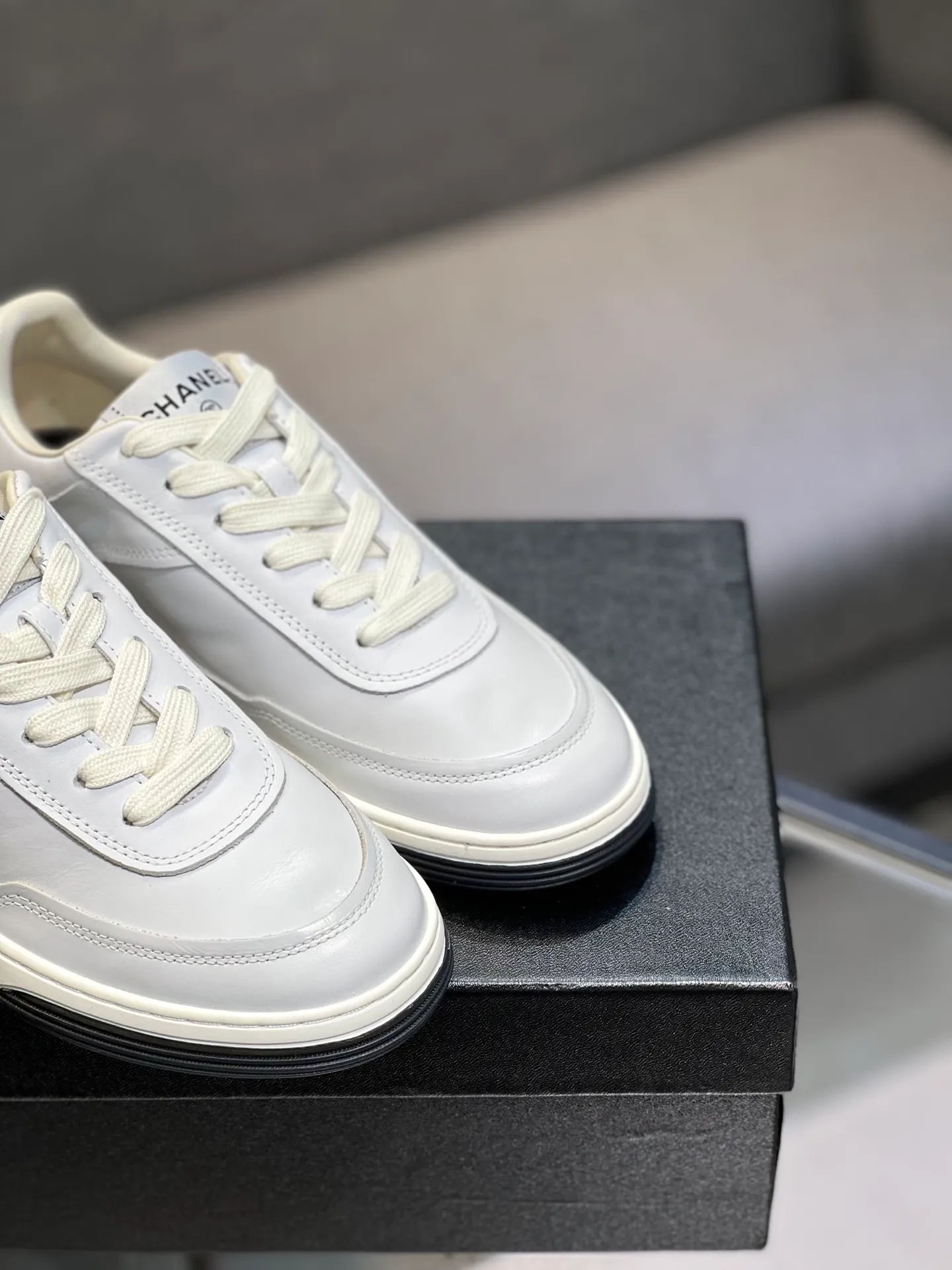 Men's men's shoes 💰660 Exclusive real shot (top version) CHANEL Chanel 2025ss color matching thick-soled casual sports shoes and sneakers. The counter is synchronized. The counter is very popular. A shoe that is very difficult to buy. The most popular thick-soled panda shoes on the Internet. It can be imagined that Xiaoxiang control can't miss it. It has both good looks and comfort. Simple and versatile white shoes. The thick sole increases the height and is super versatile. Close your eyes and wear it. Whoever wears it will look better. Upper: calfskin Lining: imported sheepskin lining Outsole: TPU original outsole Size: 35-44 (customized for women 41 and 40, and 45 for men)